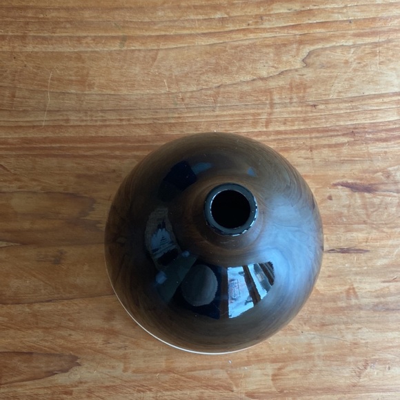 Medium sized vase for dry arrangements - Picture 4 of 8